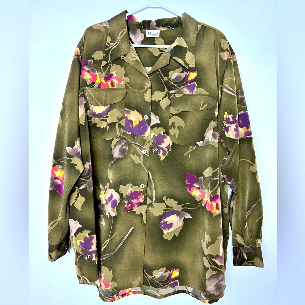 Plus floral green shirt
